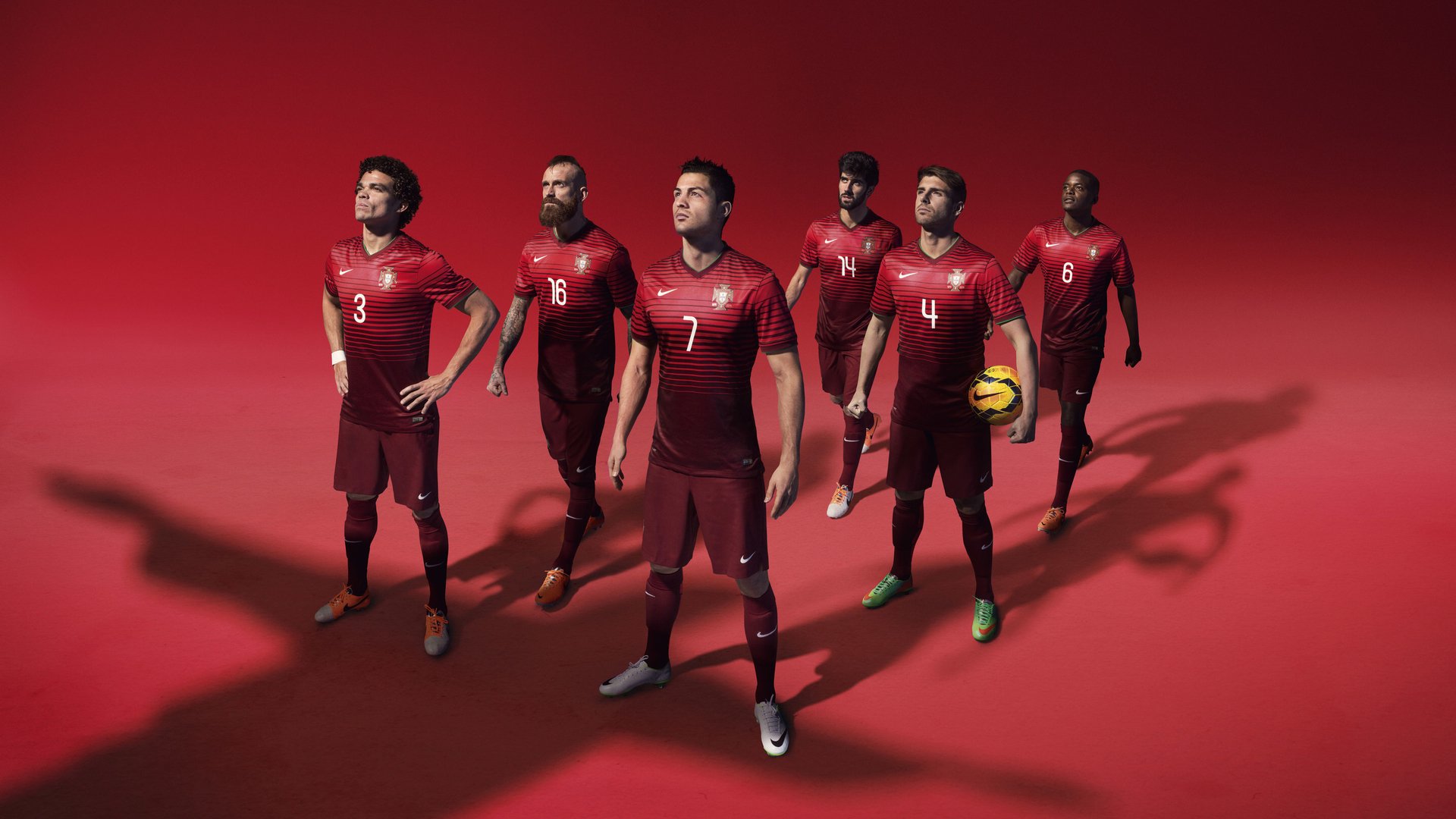 “强强对决”——车队之间的精彩拉锯战,《强强对决》